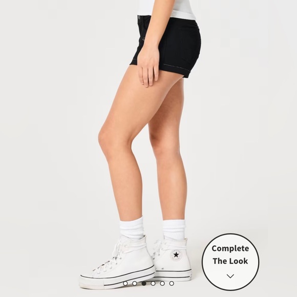 Low-Rise Black Denim Shorts 3" Hollister; Size 00 - Picture 2 of 5